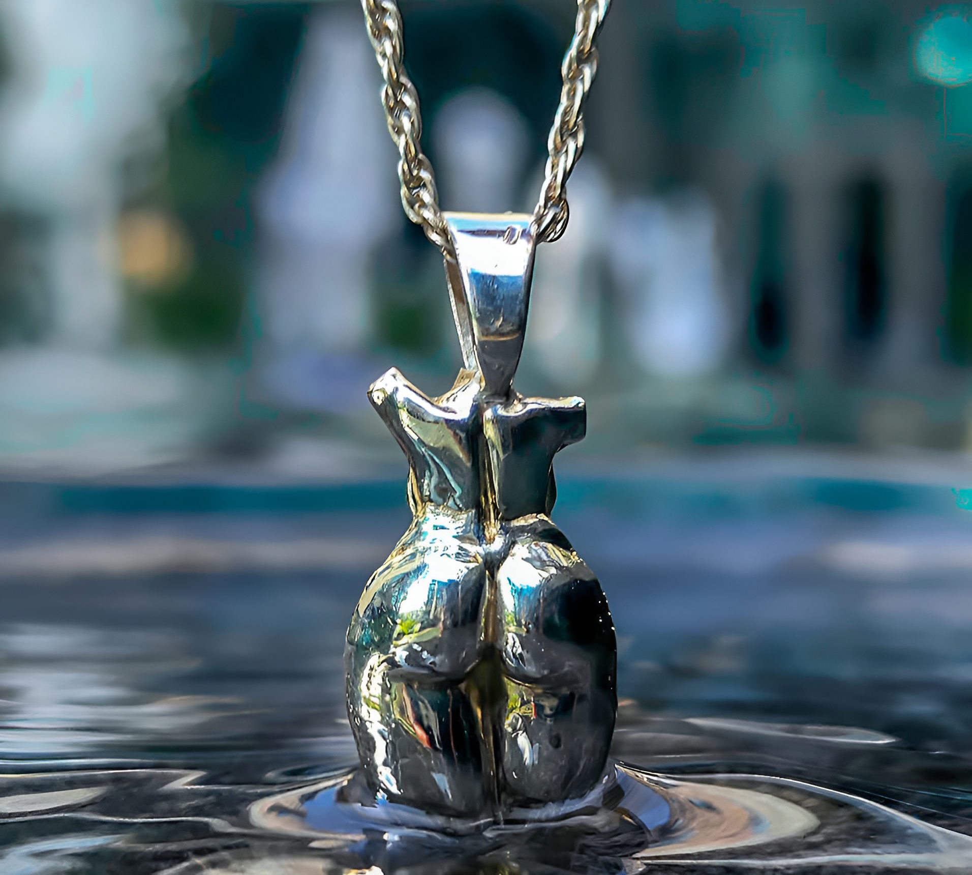 THE PENDANT